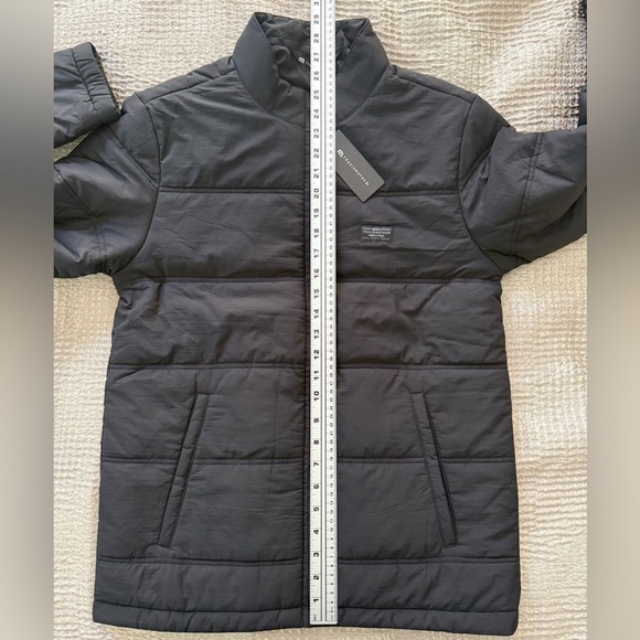 TravisMathew Palisades Puffer Jacket Black Men’s Small NWT Lightweight - Picture 11 of 12